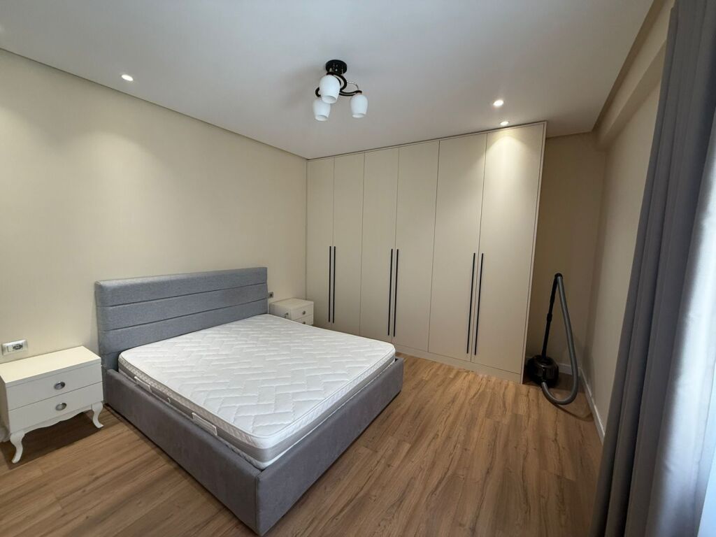 APPARTAMENTO 1+1 IN AFFITTO, VICINO A PAZARI I RI, TIRANA!