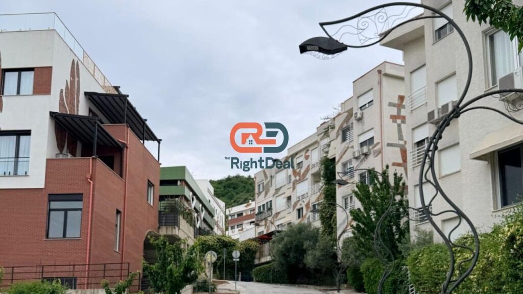 All'Estensione della Residenza Kodra E Diellit 1, Appartamento 1+1 con Cortile in Vendita !