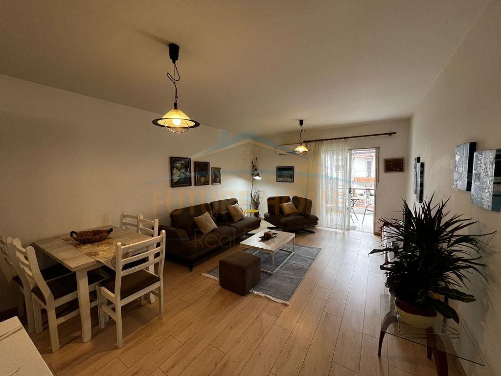 Rent, Apartment 2+1+2+Parking Space, Commune of Paris, Tirana. 850 €