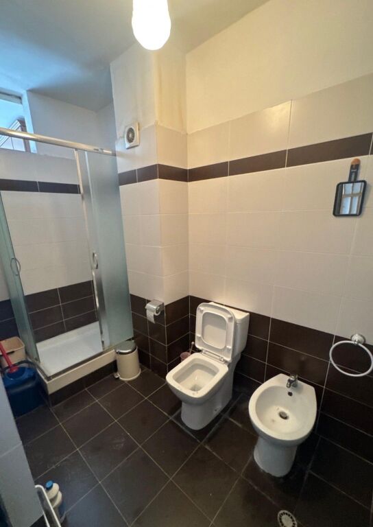 📌 SHITET APARTAMENT 2+1 TEK DY PALMAT – ASTIR