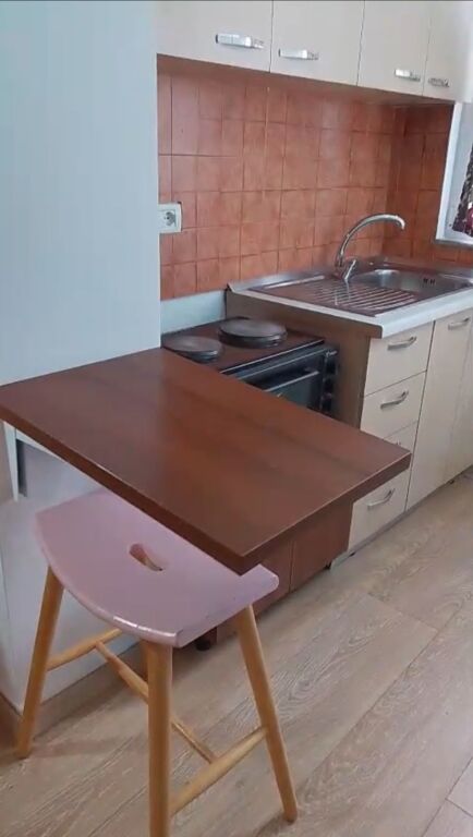 Studio apartment for rent, Center near Lokal Piazza 400 thousand old lek