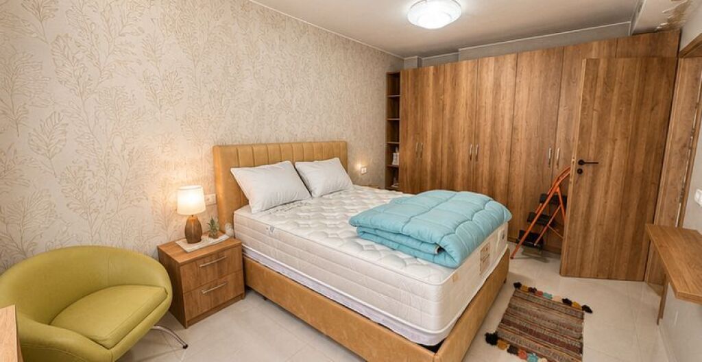 Bllok, jepet me qera apartament 2+1 i mobiluar,
