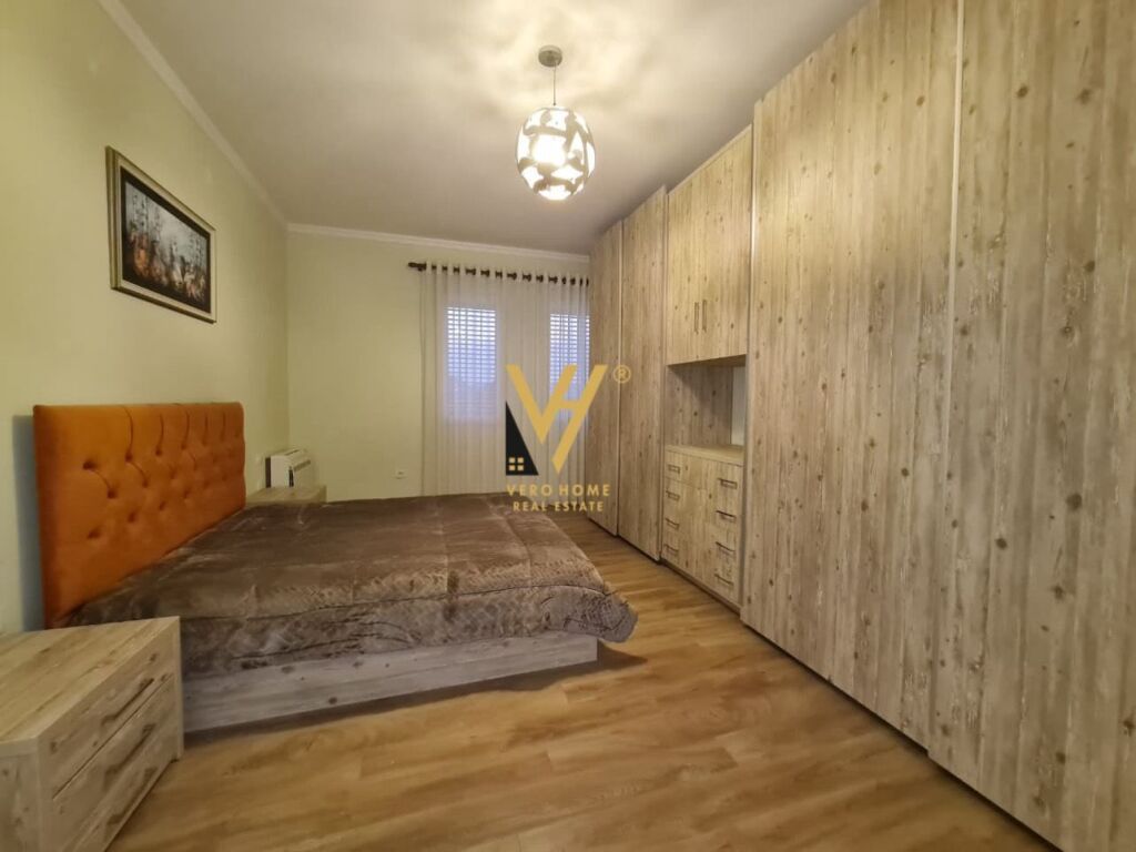 JEPET APARTAMENT 2+1 ME QIRA TE RRUGA E DIBRES 65.000 LEKE