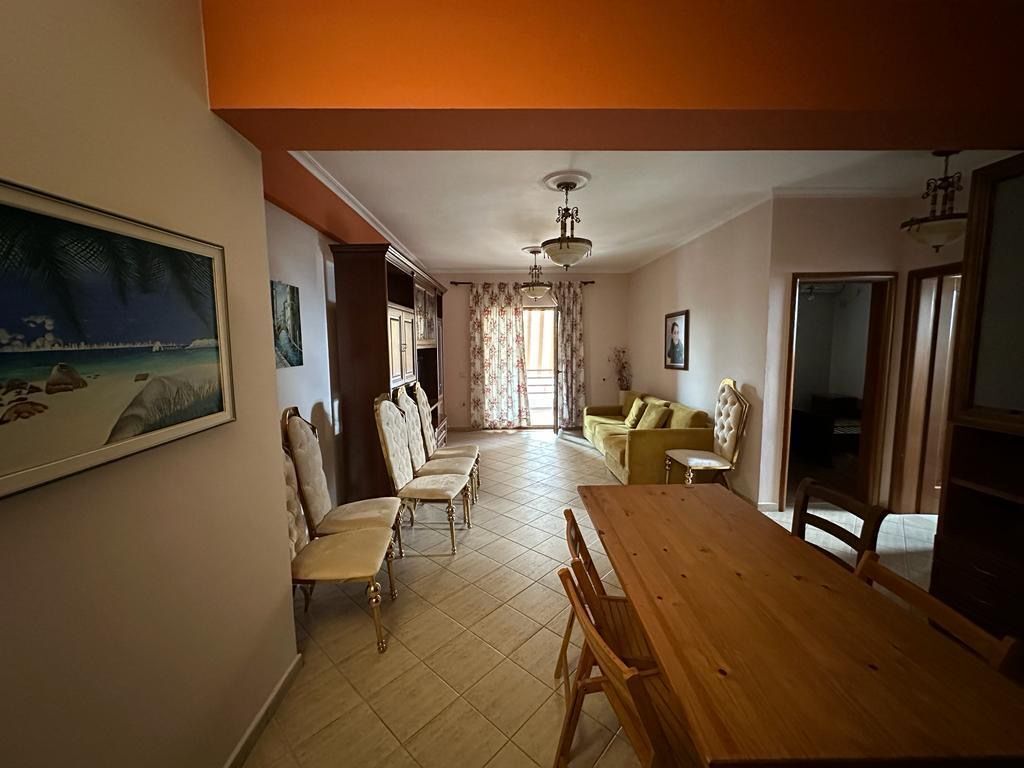 Apartament 2+1 me qera tek Rruga e Kavajes prane Kishes