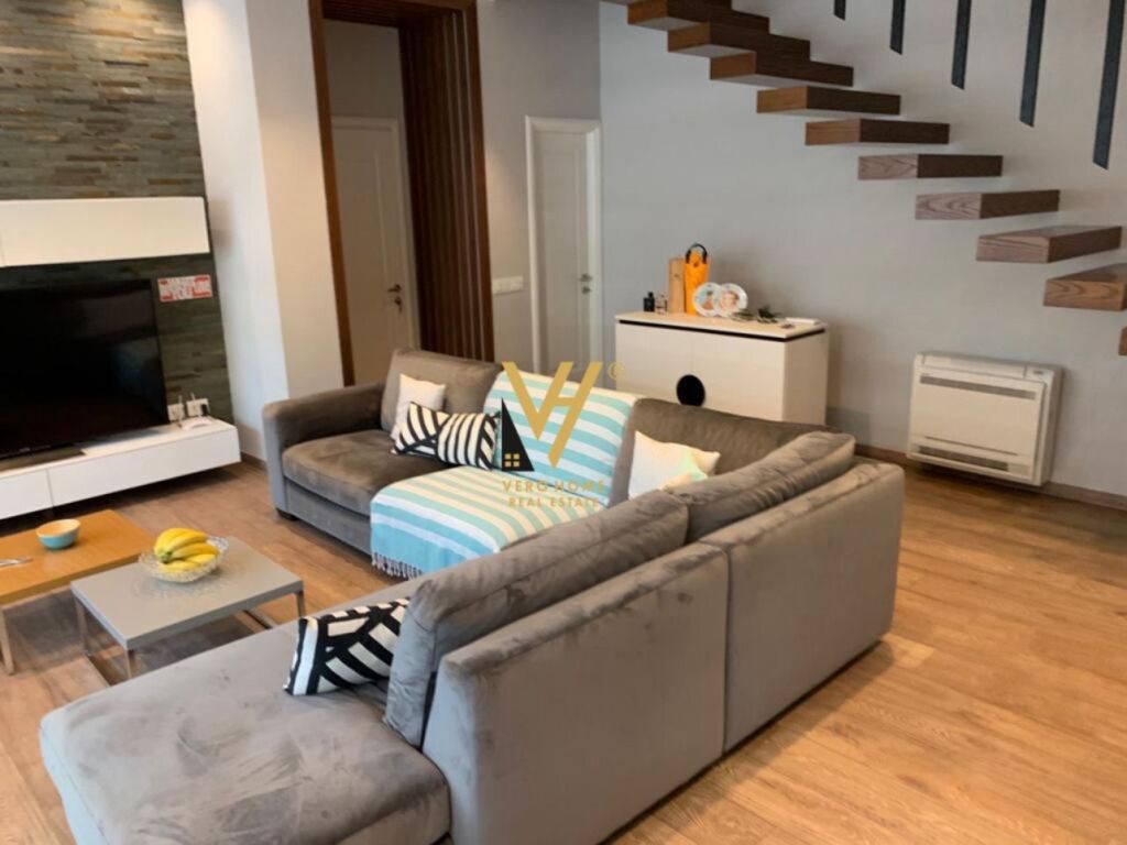VILLA SU TRE PIANI IN VENDITA IN VIA ELBASAN 850.000 EURO