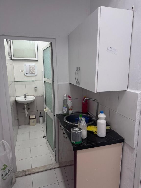 🏡 SHTËPI ME QERA – BLV. BAJRAM CURRI 📍