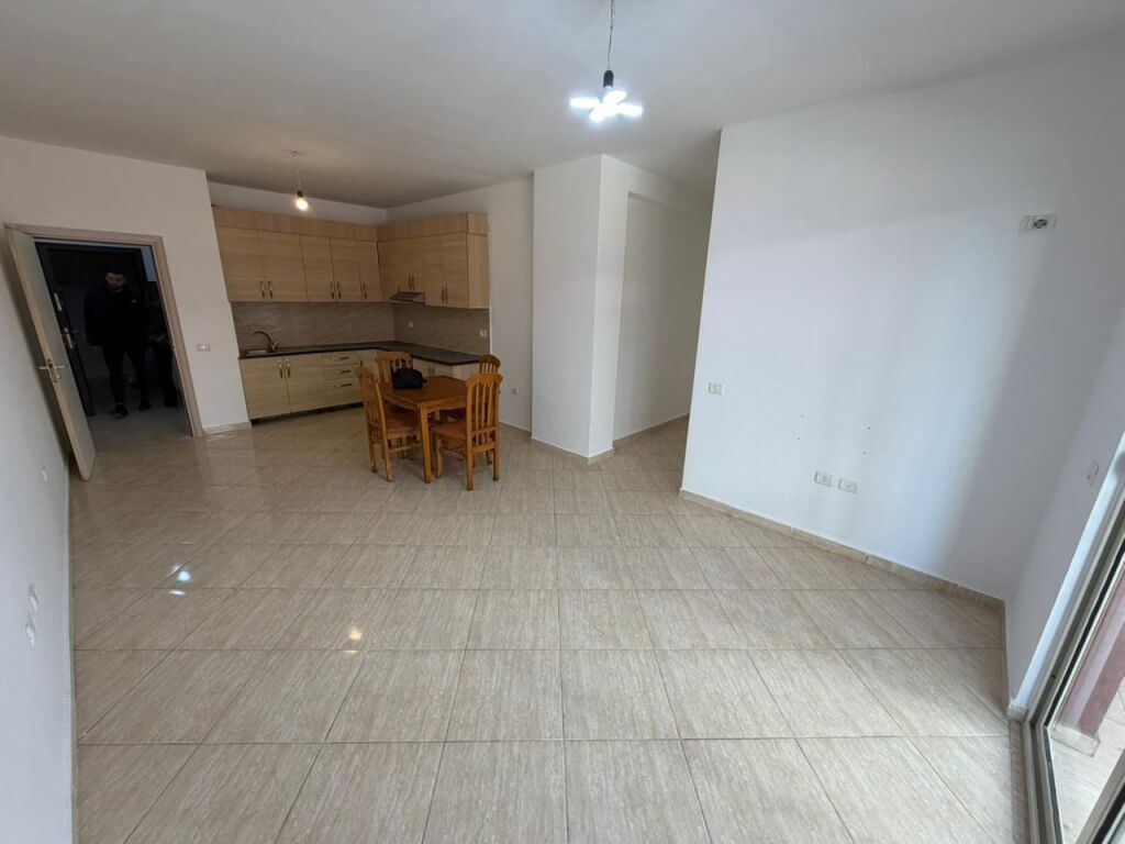 🏡 Appartamento 2+1+2 in Vendita 📍 Yzberisht, vicino a KMY, Complesso ET88💶 Prezzo: 145 Milioni Lek