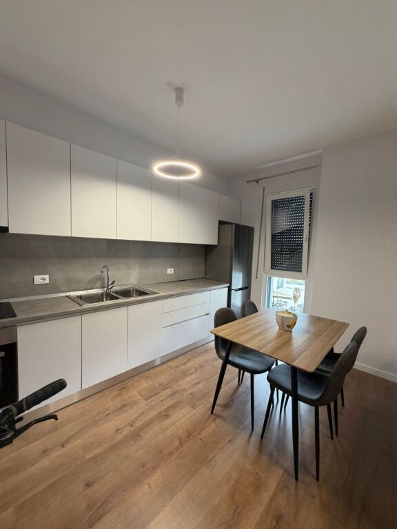 Qera | Apartament 2 + 1 | Rruga 5 Maji | 600 €/muaj