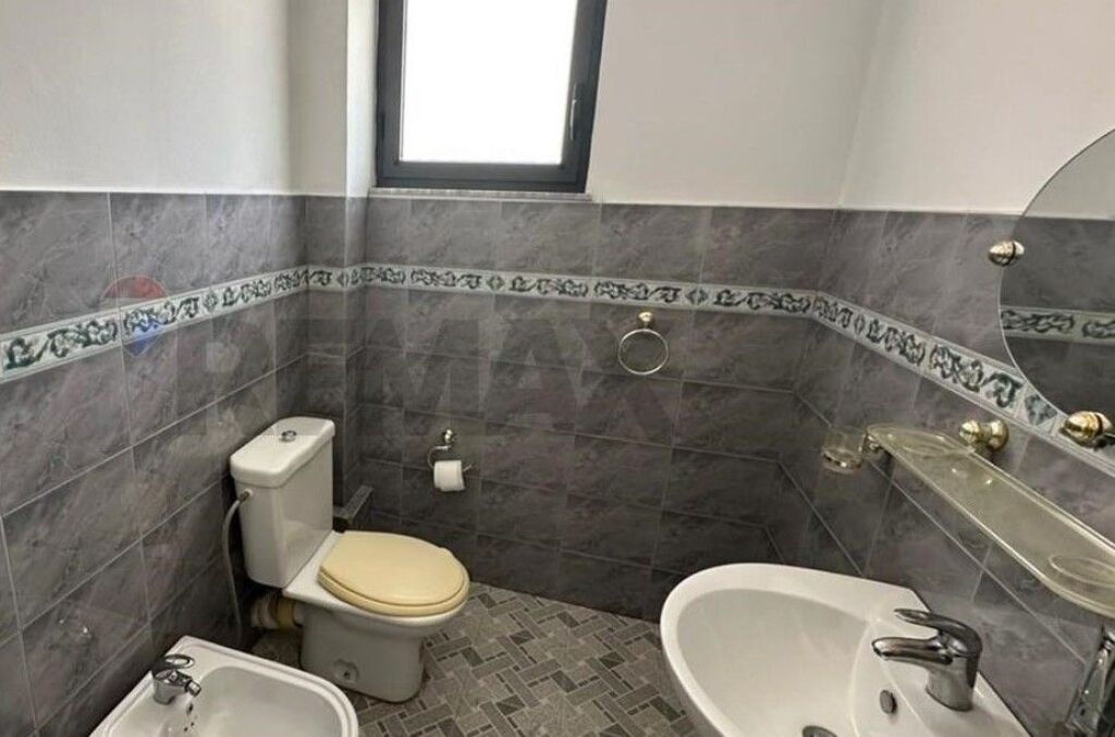 Commercial Space for Rent in Xhamllik  ID: 530281030-1001