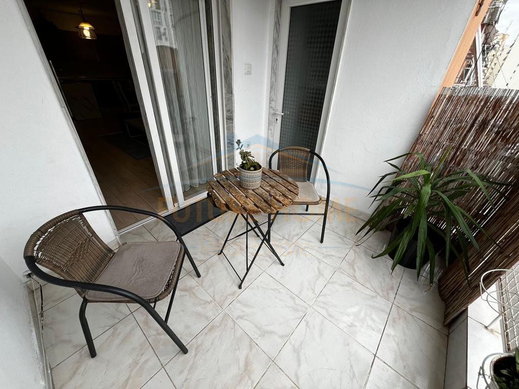 Rent, Apartment 2+1+2+Parking Space, Commune of Paris, Tirana. 850 €