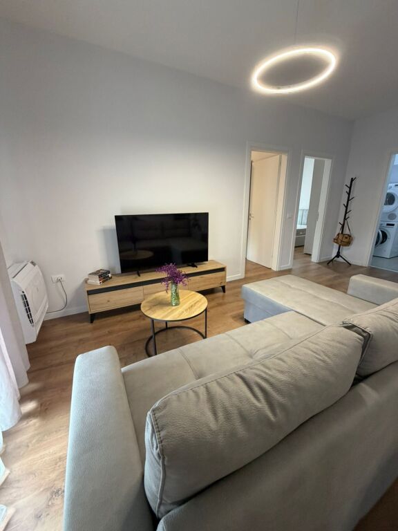 Qera | Apartament 2 + 1 | Rruga 5 Maji | 600 €/muaj