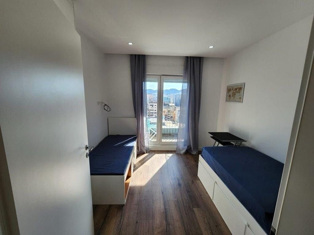 🏡 Apartament 2+1+2 super i mobiluar te Kompleksi Magnet ✨ 
 📍Kati 11 | Orientim Jug-Lindje ☀️ 
 🛋️ Sallon + kuzhinë 🛏️ 2 dhoma gjumi 🛁 2 tualete 🌇 Ballkon  ✅ Investim premium ❄️ Multisplit Daikin 🔊 Sistem audio i integruar 🪟 Dritare termike PVC ⚡ Elektroshtepiake A+++ 💶Cmimi 880 euro ne muaj