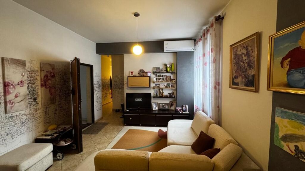 Apartament 2+1 per shitje , Rruga Kavajes