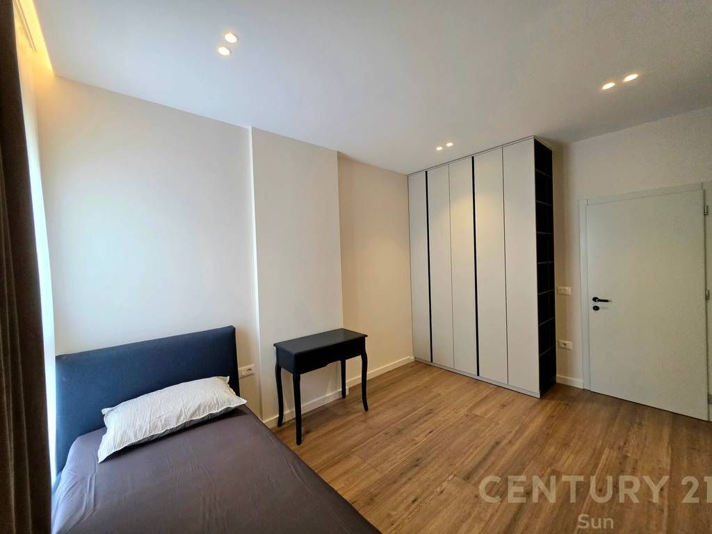 Apartament 2+1+Post Parkimi per qira tek Komuna e Parisit