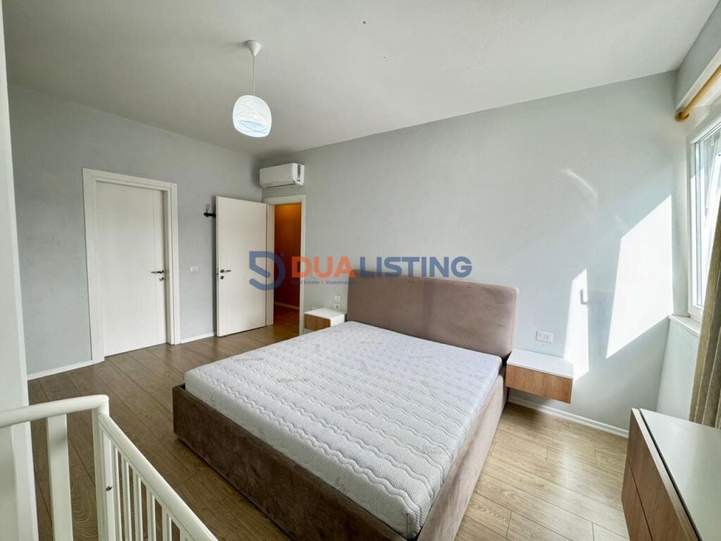 Shitet apartament modern 2+1+2 me ballkon tek FZ, Liqeni i Thate!
