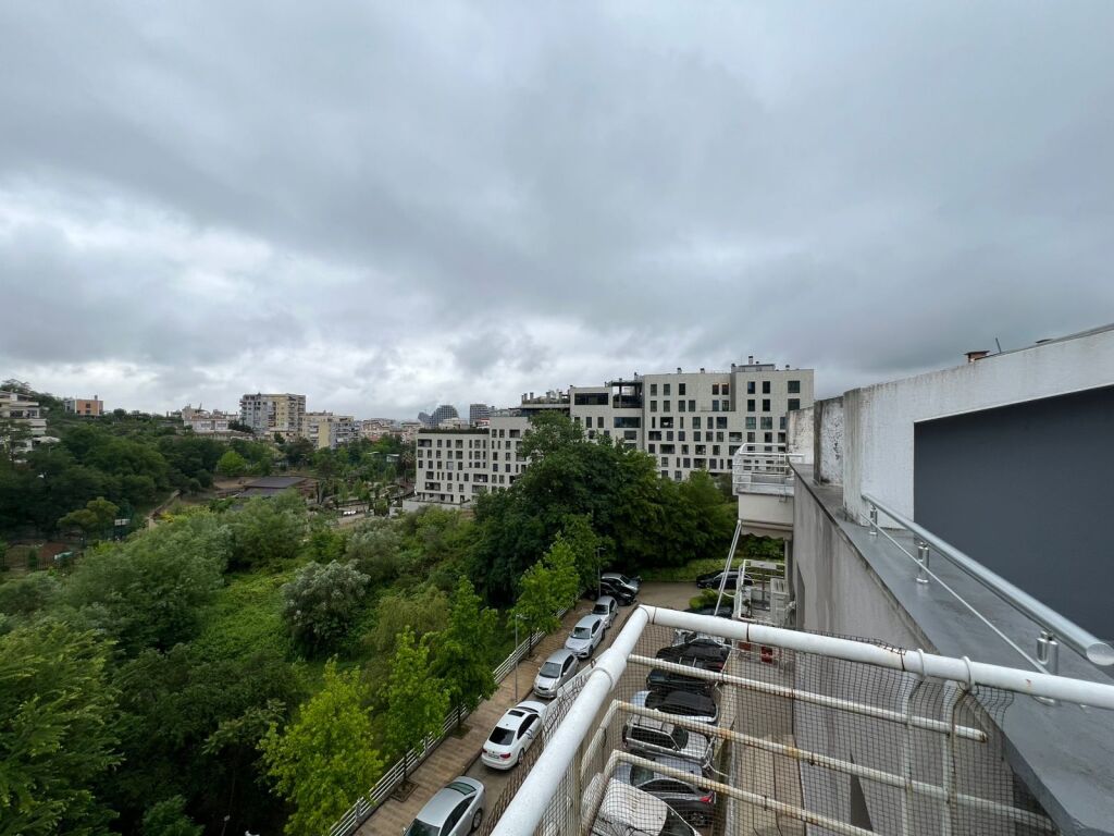 APARTAMENT 1+1 ME QERA, PRANE KOPSHTIT ZOOLOGJIK