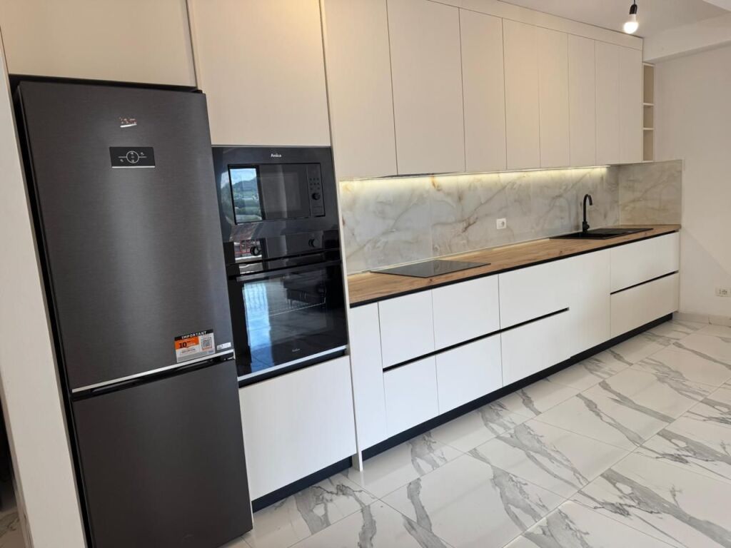 Apartament 2+1 per qera ne Kombinat !