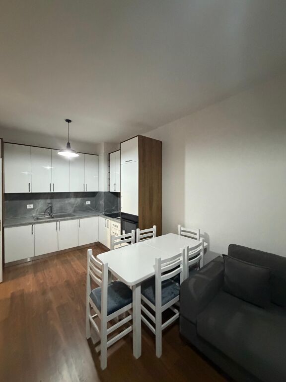 Jepet Me Qera Apartament 1+1+1 Ballkon