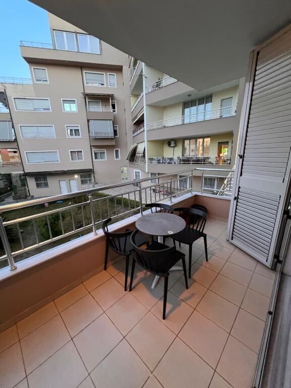 Me Qera: Super Apartament 1+1 + Ballkon + P.Parkimi || (📍Liqeni Artificial - Afër Kopshtit Zologjik), Pllt I Ri Me Ashensor, me Oborr | 800 Euro/Muaj