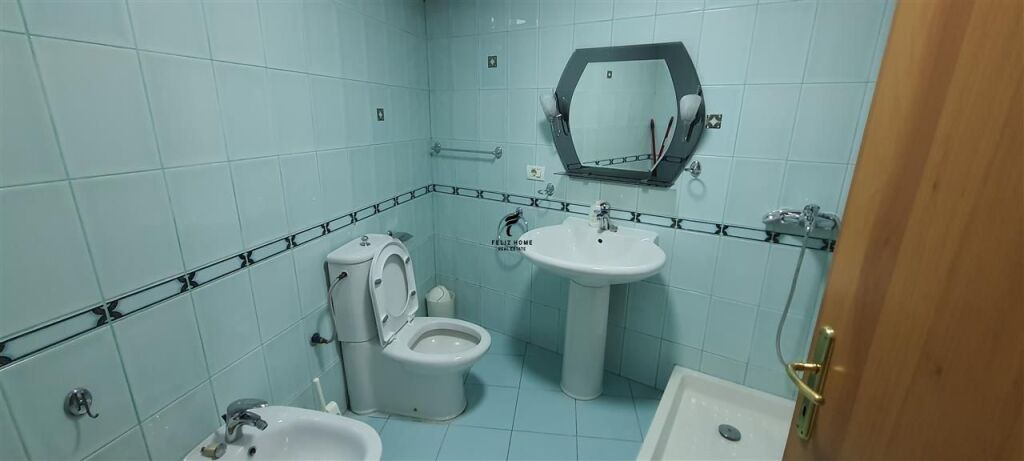 ZYRE ME QERA 160 M2 RRUGA E KAVAJES 130.000 LEKE FH-74091