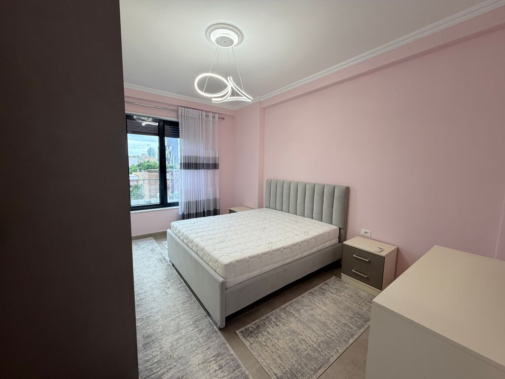 Apartment 2+1 + 2 bathrooms for rent, at the Train Station.  📍 6th floor, in a new building with 2 elevators 🛋️ Furnished with modern furniture 🚗 Includes 2 parking spaces 📄 Condition: notarial contract 💶 Price: 800€ net  For more information or property visit, contact.