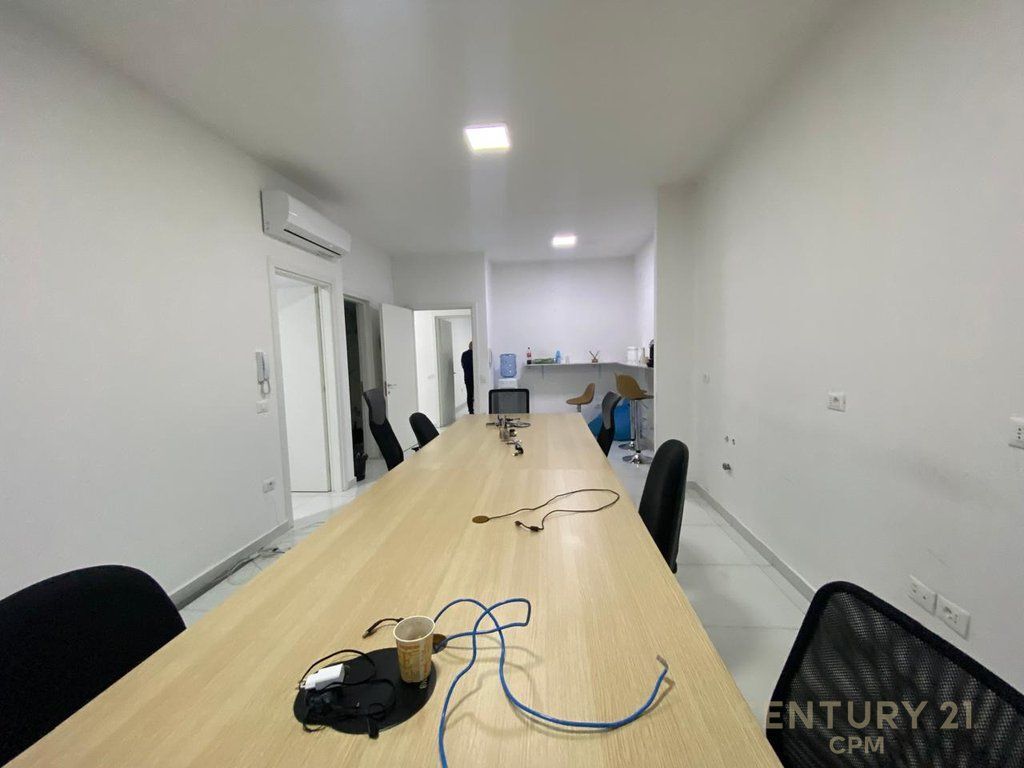 NE KOMUNEN E PARISIT TEK KIKA 2 JAPIM ME QIRA AMBIENT ZYRE