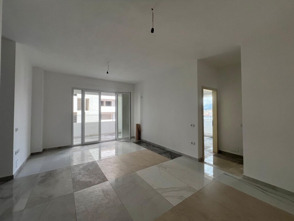 Apartment 2+1+2 for sale, Kamza Junction, Terminal