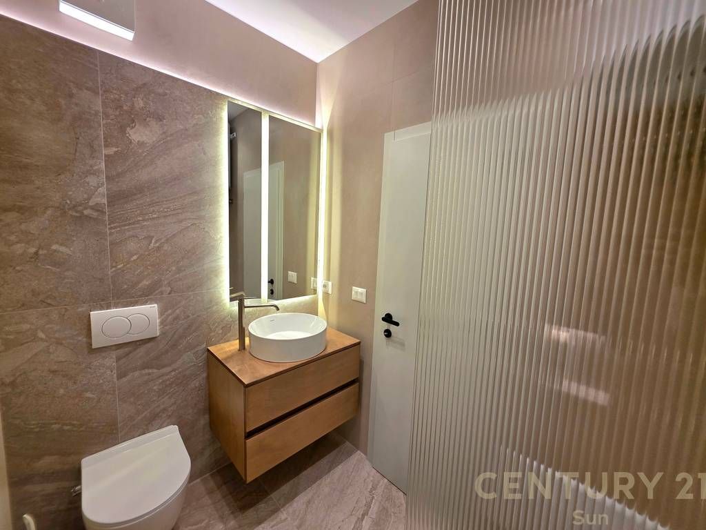 Apartament 2+1+Post Parkimi per qira tek Komuna e Parisit