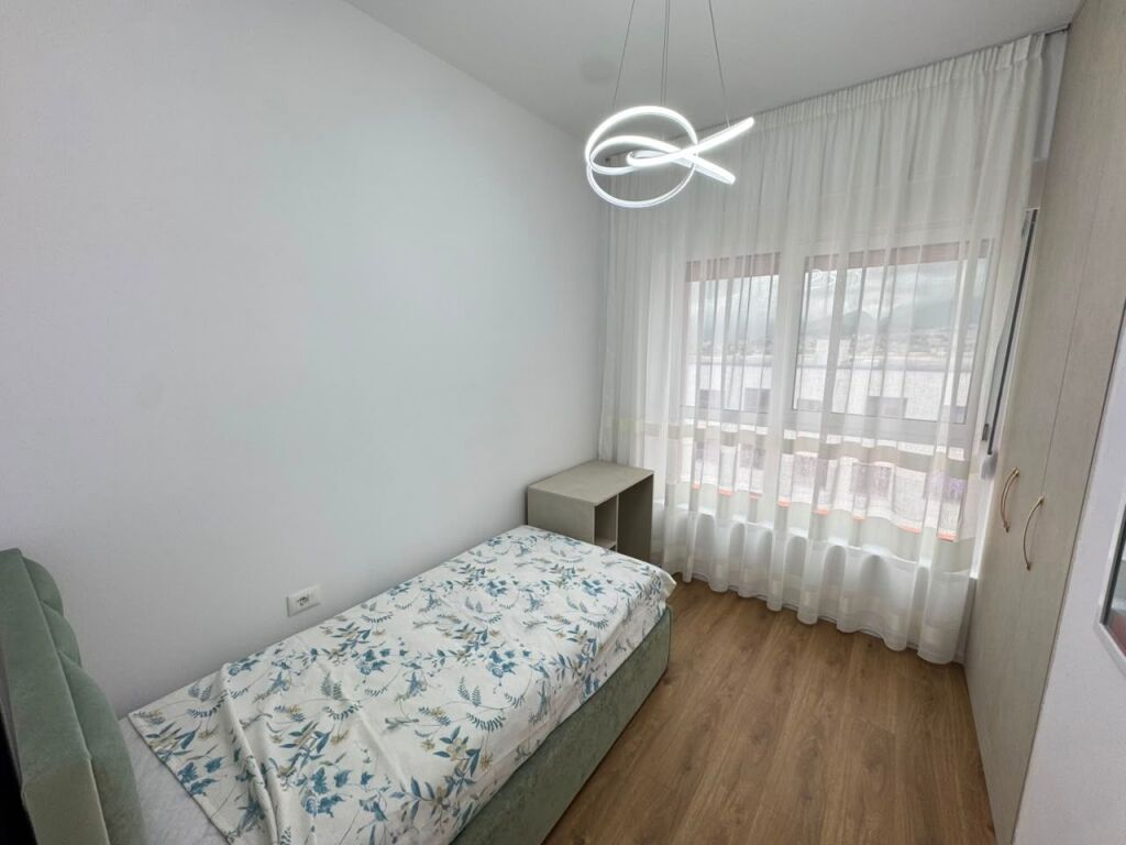 🏡 Jepet me qera Apartament 2+1 📍 Ali Demi, Kompleksi Kadiu💰 50.000 lekë/muaj