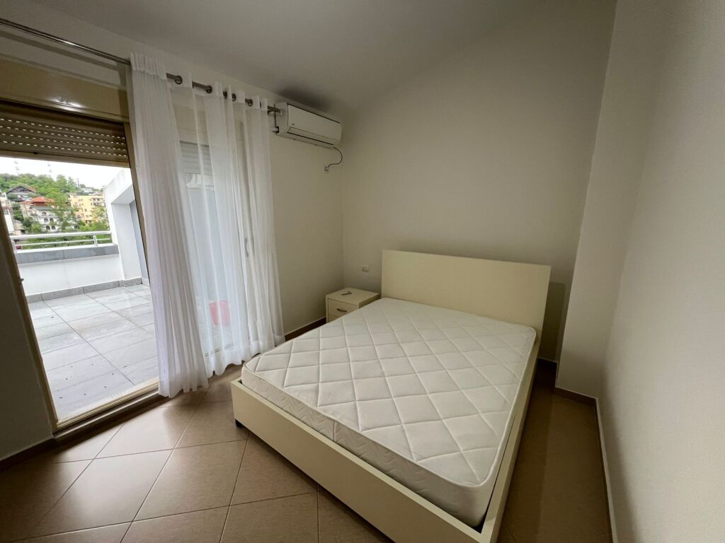 APARTAMENT 1+1 ME QERA, PRANE KOPSHTIT ZOOLOGJIK
