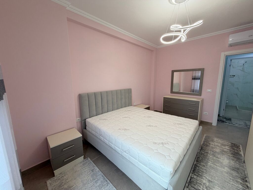 Apartment 2+1 + 2 bathrooms for rent, at the Train Station.  📍 6th floor, in a new building with 2 elevators 🛋️ Furnished with modern furniture 🚗 Includes 2 parking spaces 📄 Condition: notarial contract 💶 Price: 800€ net  For more information or property visit, contact.