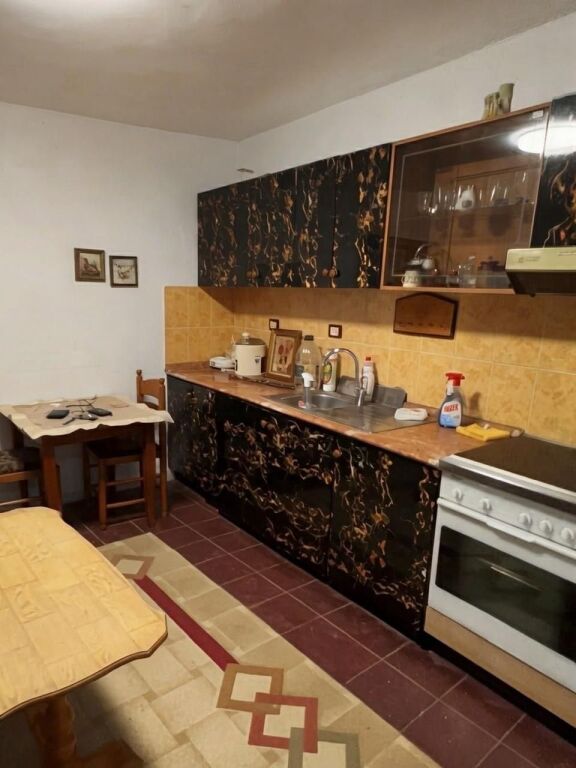 🏠Jordan Misja Street, first floor of a private house 1+1+kitchen area, furnished, for rent 40,000 Leke