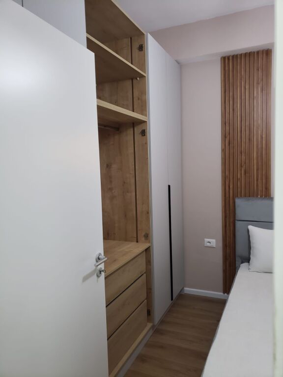 🏡Jepet me Qera Apartament 1+1 – 📍Ali Demi, Kompleksi Kadiu💶 Çmimi: 450 mijë lekë/muaj