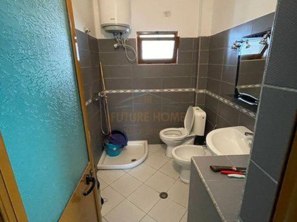 Disponojme Apartament per qera 1+1, Laprake perballe Paralel Living , Tirane.