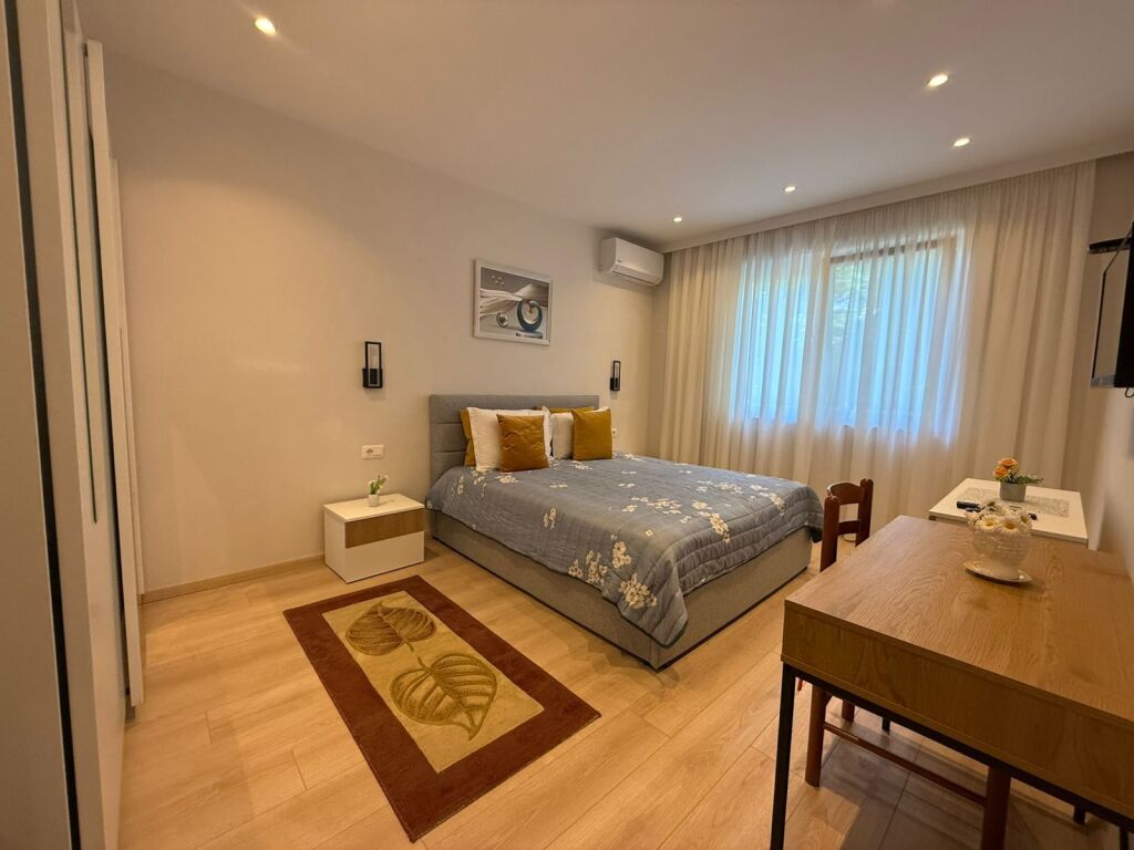 For Rent 1+1, Myslym Shyri
