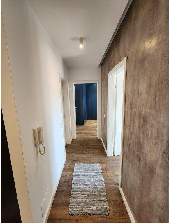 🏡 Apartament 2+1+2 super i mobiluar te Kompleksi Magnet ✨ 
 📍Kati 11 | Orientim Jug-Lindje ☀️ 
 🛋️ Sallon + kuzhinë 🛏️ 2 dhoma gjumi 🛁 2 tualete 🌇 Ballkon  ✅ Investim premium ❄️ Multisplit Daikin 🔊 Sistem audio i integruar 🪟 Dritare termike PVC ⚡ Elektroshtepiake A+++ 💶Cmimi 880 euro ne muaj