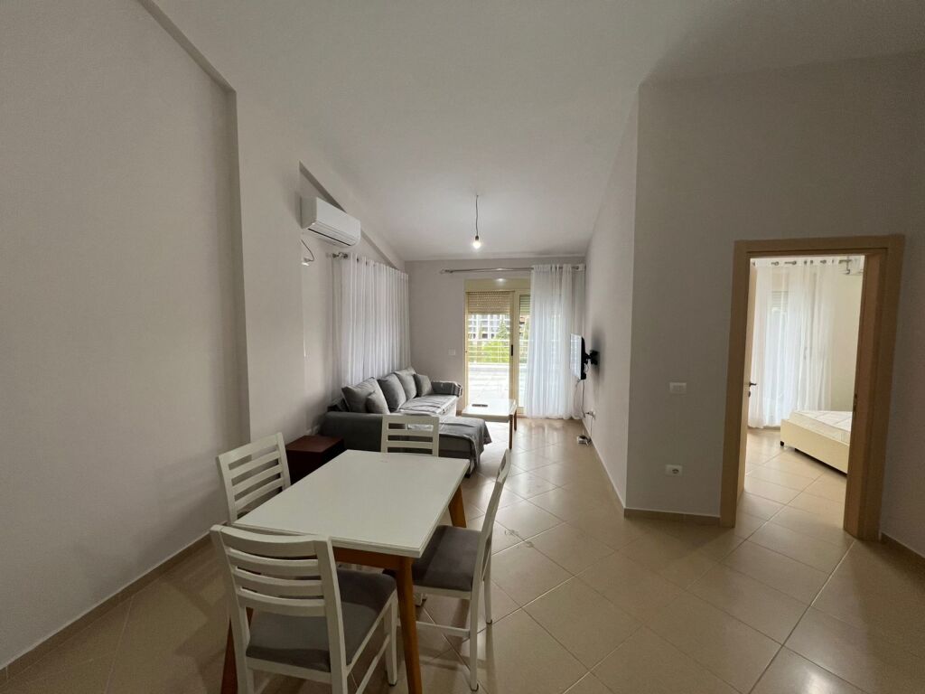 APARTAMENT 1+1 ME QERA, PRANE KOPSHTIT ZOOLOGJIK