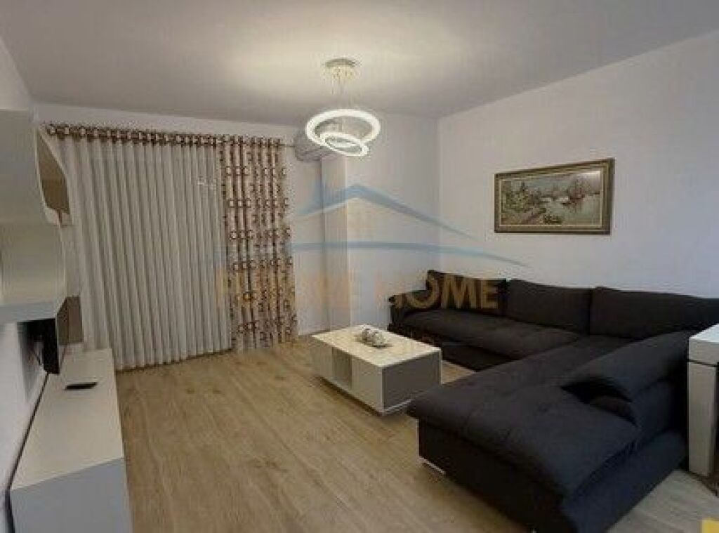 We have a 1+1 apartment for rent at the Golden Park Complex, near the American Hospital 3.