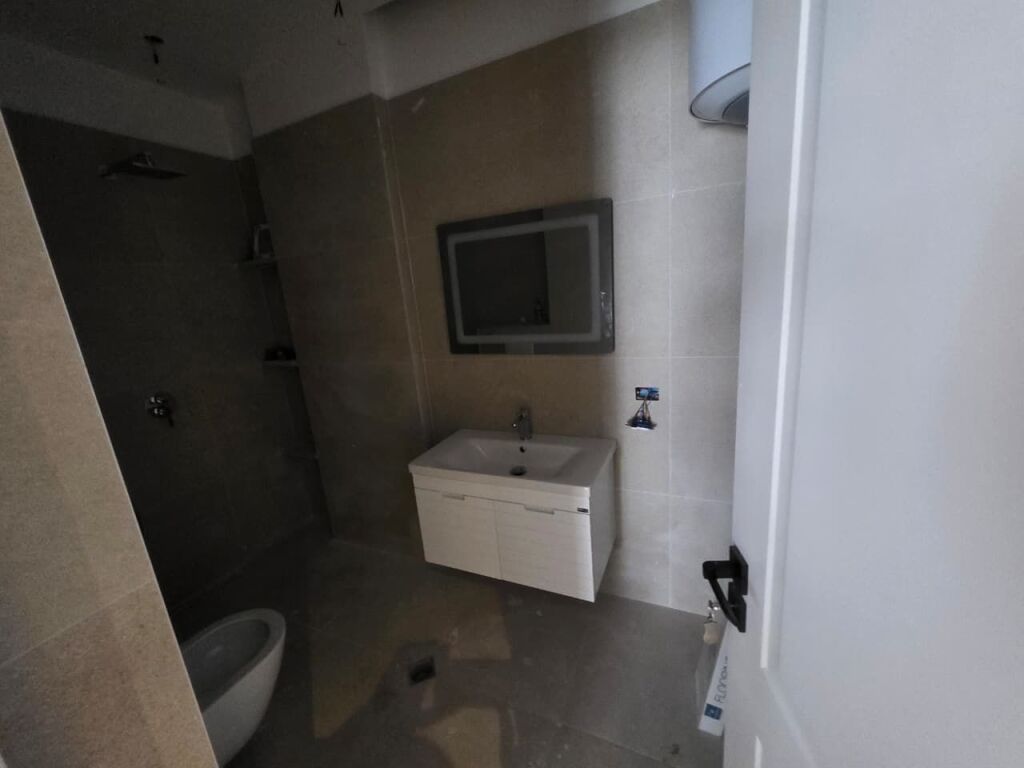 5 Maji Pran Concord Center Shitet Apartament 2+1+2