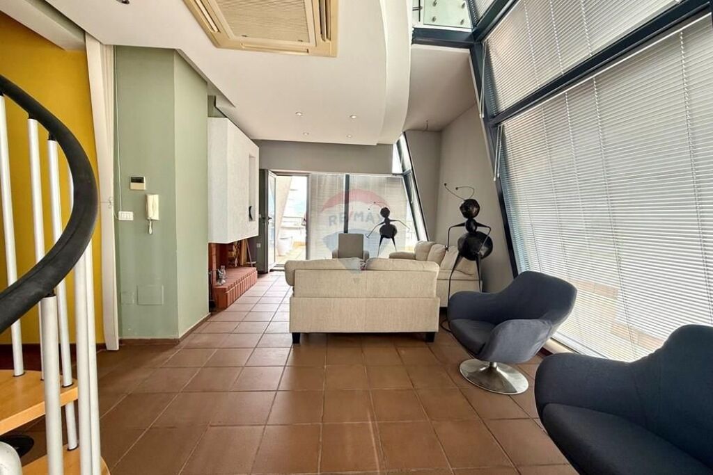Apartament 4+1+studio, ne Qender te Tiranes!