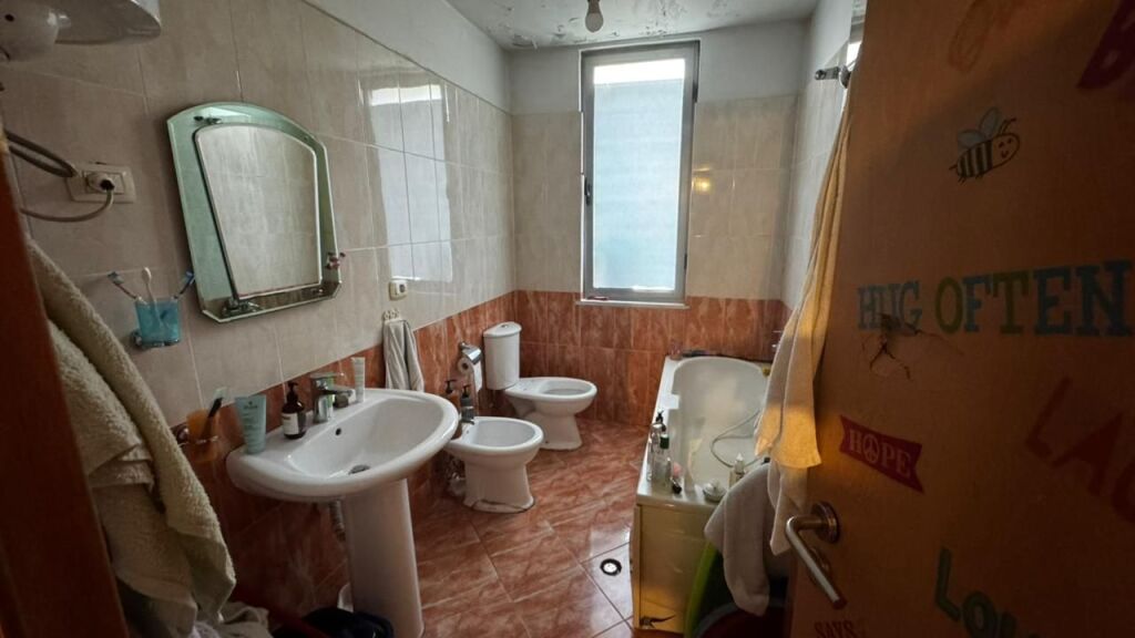 Apartament - Për Shitje - Rruga e Kavajës, Tiranë