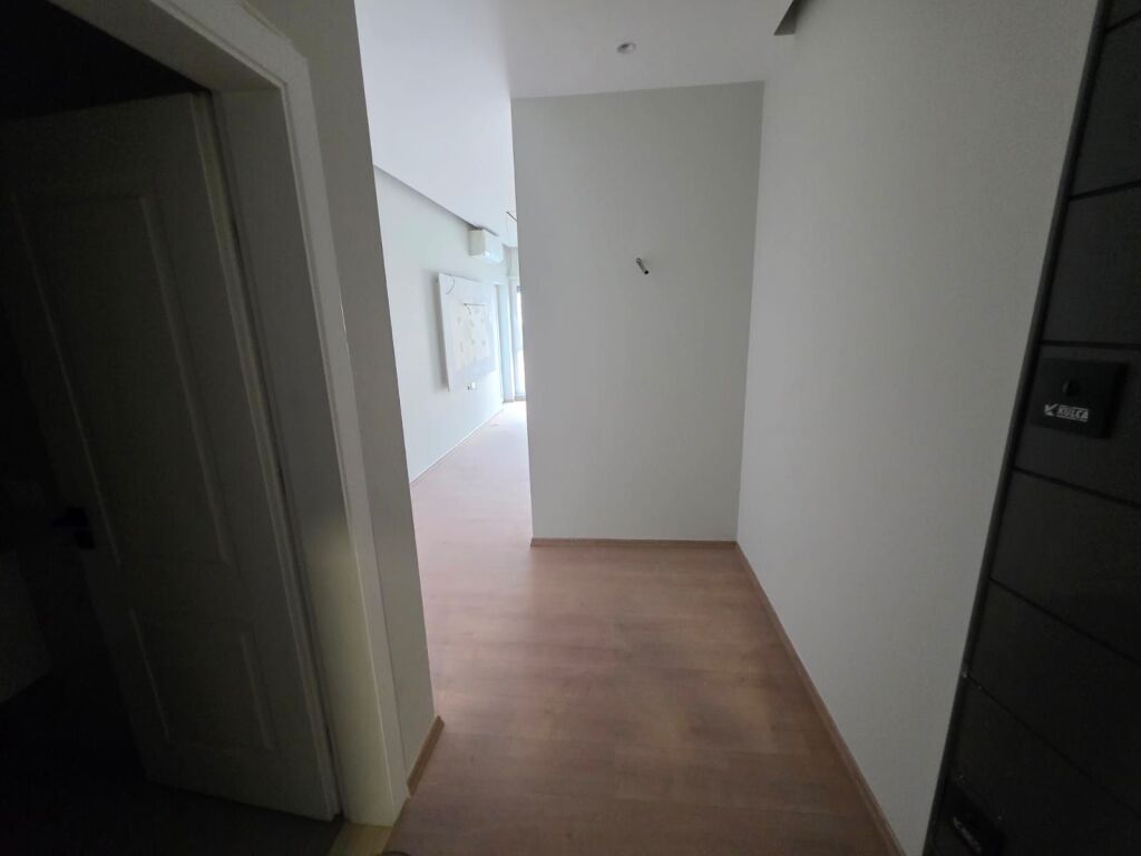 5 Maji Pran Concord Center Shitet Apartament 2+1+2