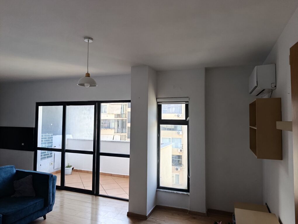 21 Dhjetori, pallati Sinani, Rr. Shefqet Musaraj, Shesim Apartament me siperfaqet 95.5 M2