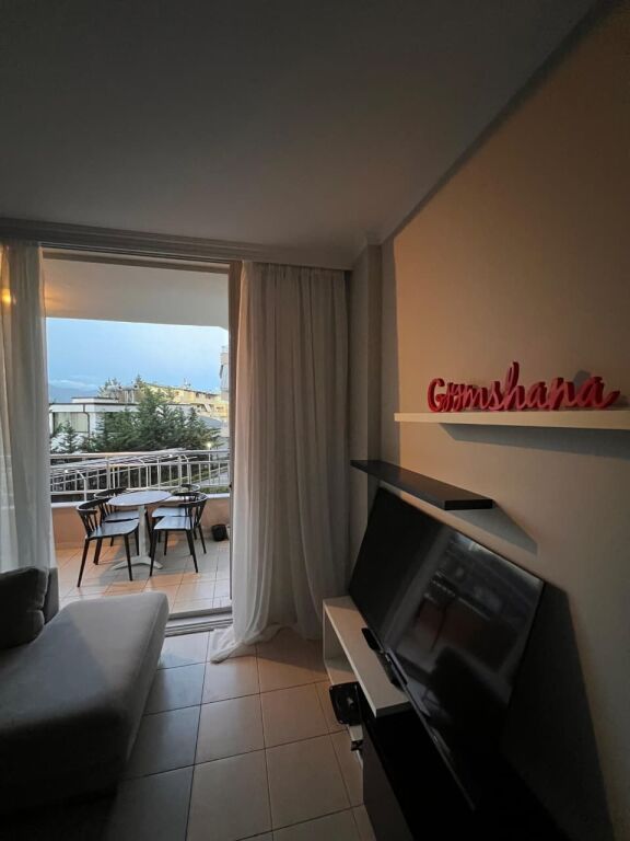 Me Qera: Super Apartament 1+1 + Ballkon + P.Parkimi || (📍Liqeni Artificial - Afër Kopshtit Zologjik), Pllt I Ri Me Ashensor, me Oborr | 800 Euro/Muaj