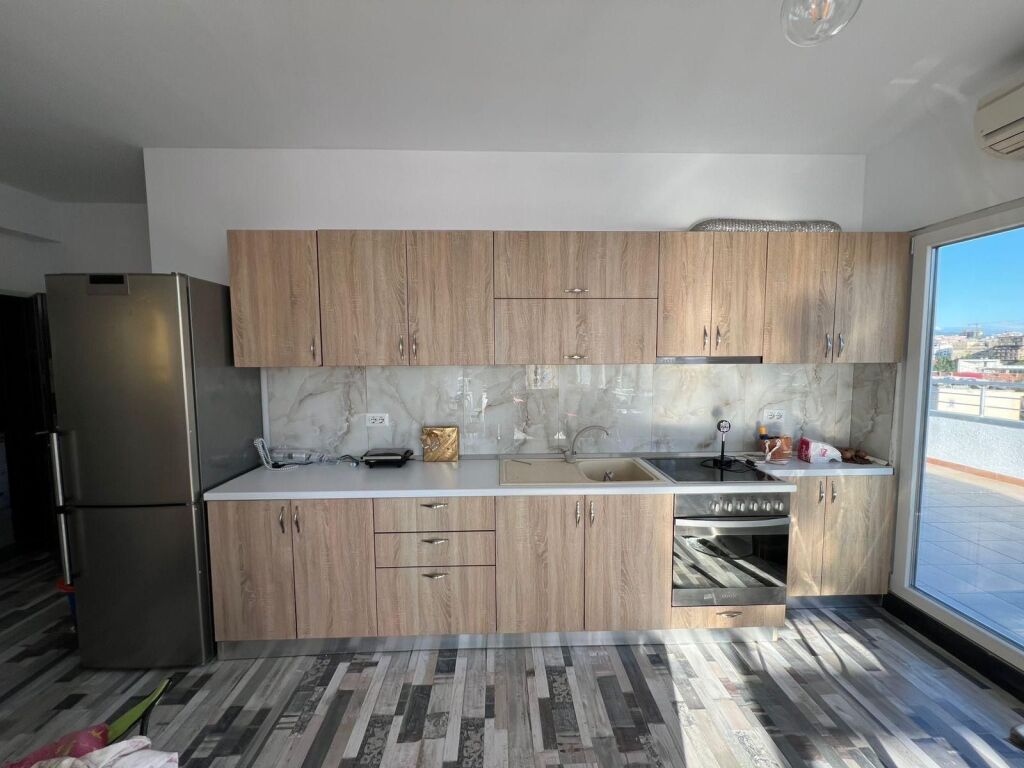 1+1, 4th floor without elevator, vasil shanto, 700 euros negotiable