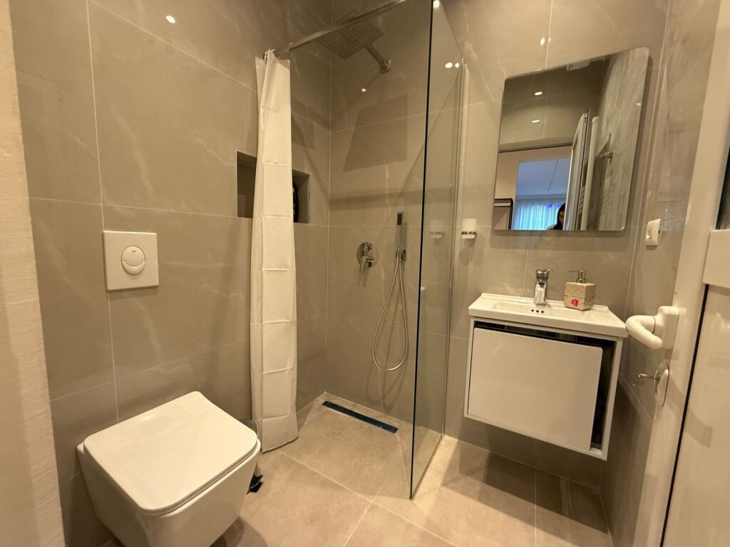 For Rent 1+1, Myslym Shyri