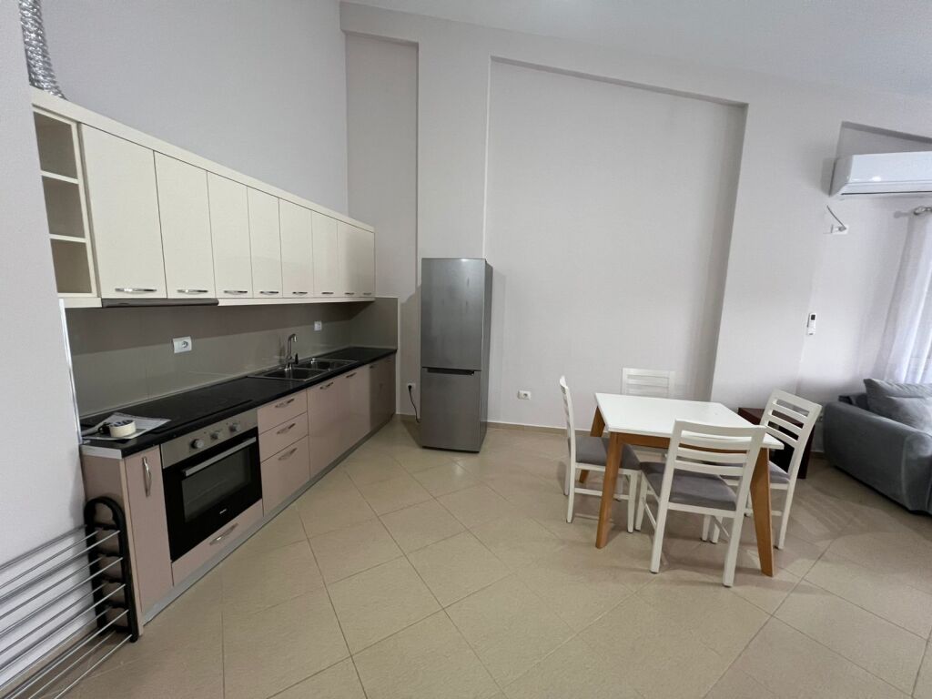 APARTAMENT 1+1 ME QERA, PRANE KOPSHTIT ZOOLOGJIK