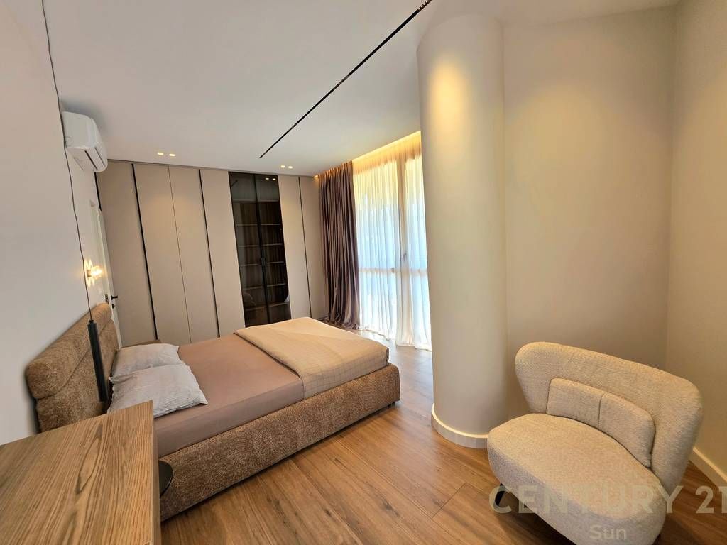 Apartament 2+1+Post Parkimi per qira tek Komuna e Parisit