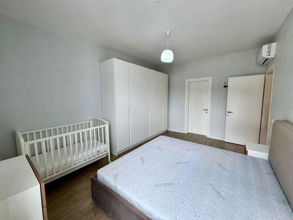 Shitet apartament modern 2+1+2 me ballkon tek FZ, Liqeni i Thate