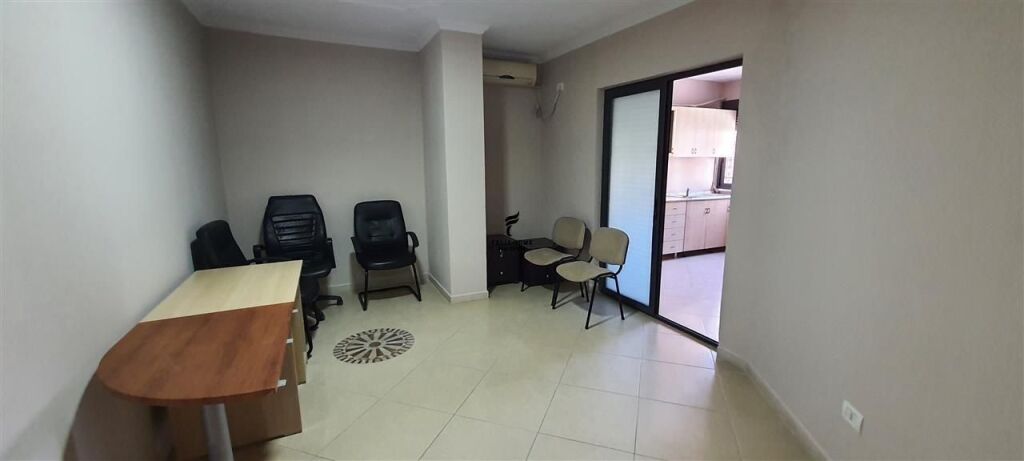 ZYRE ME QERA 160 M2 RRUGA E KAVAJES 130.000 LEKE FH-74091